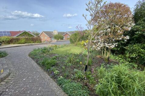 Front garden and ...