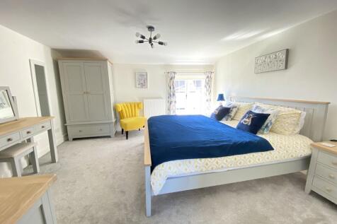 Principal Bedroom...