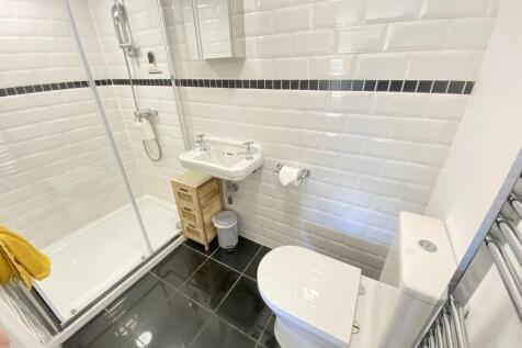 Ensuite shower ro...
