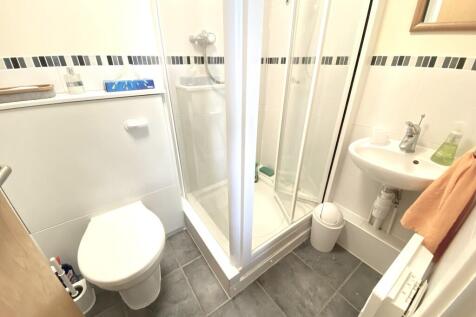 Ensuite shower ro...