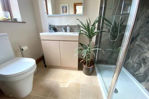 Ensuite shower ro...