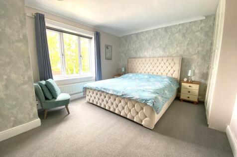 Principal bedroom