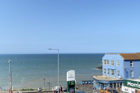Oblique sea view ...