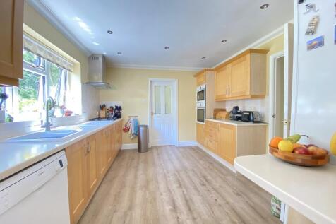 Fitted kitchen