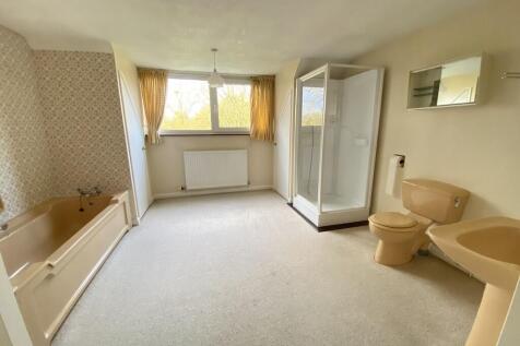 En suite bathroom