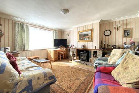 Lounge dining roo...