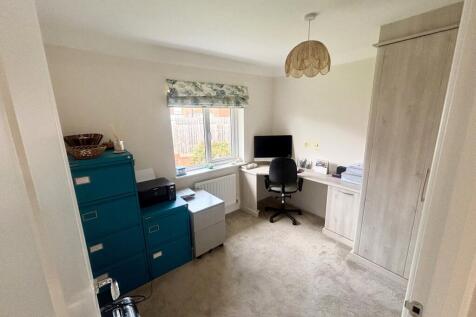 Bedroom 5 / Study