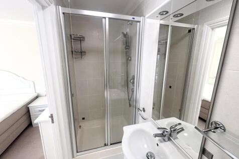 En-Suite Bedroom 1