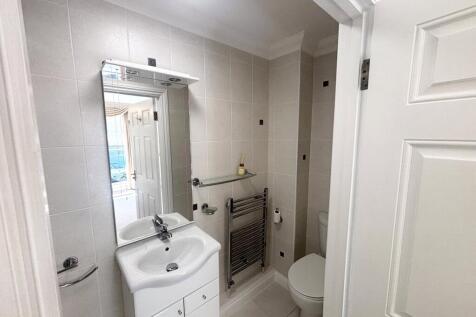 En-Suite Bedroom 1