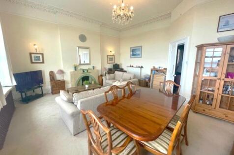 Sitting/Dining Room