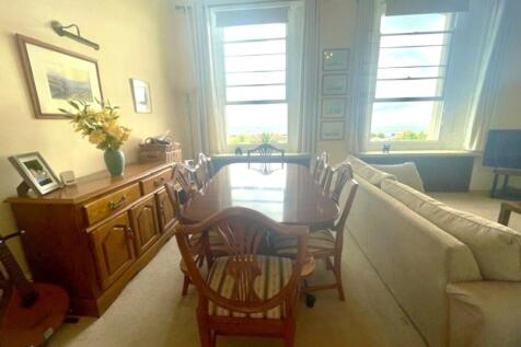 Sitting/Dining Room