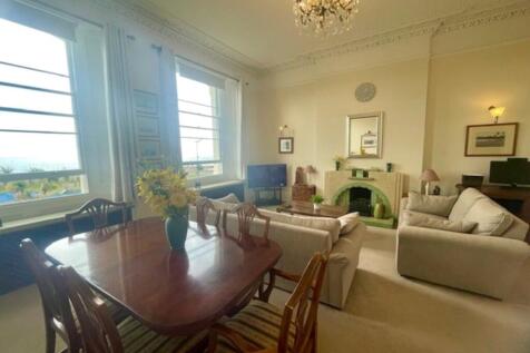 Sitting/Dining Room