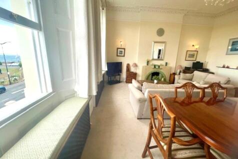 Sitting/Dining Room