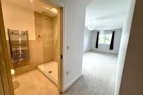 Ensuite Bedroom 1