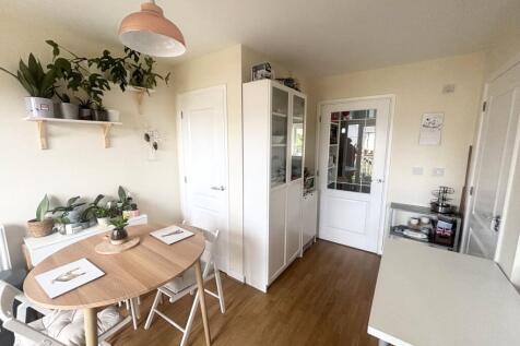 Kitchen / Dining