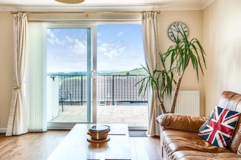 Living Area/Balcony