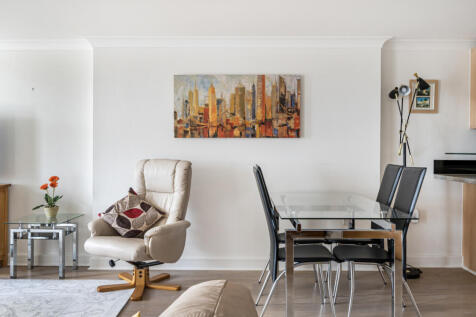 Lounge/Kitchen