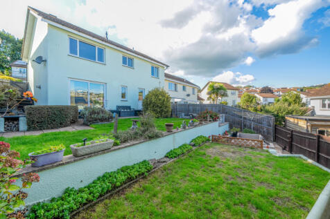 Garden Lawn Area