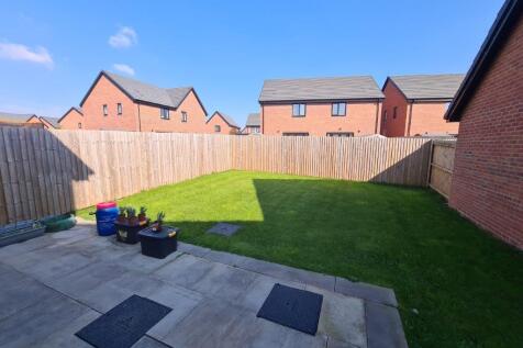72 Ashton Hill lane gdn.jpg