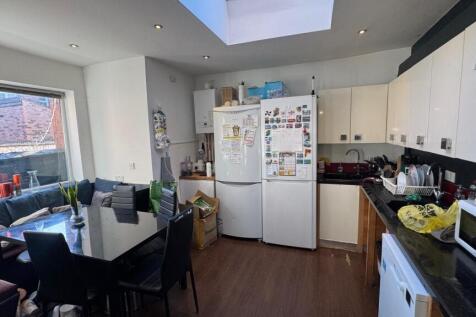 340 Kitchen 2.jpg