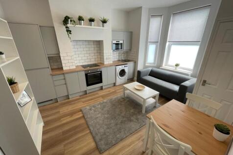 Fl 2. Living Rm.jpg