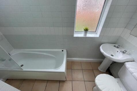 Fl 1. Bathroom.jpg