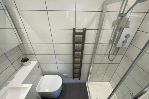 Fl 3. Shower Rm.jpg
