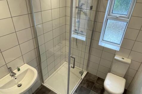 Fl 5. Shower Rm..jpg
