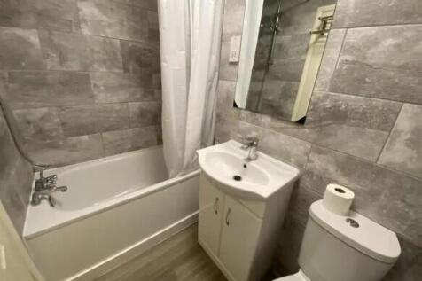 222 Cambrian Green - Bathroom.jpeg