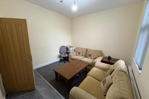 WhatsApp Image 2025-11-21 at 15.31.46 (3).jpeg