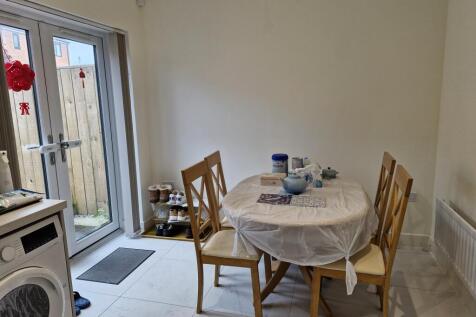 03 Kitchen Dining 02.jpg