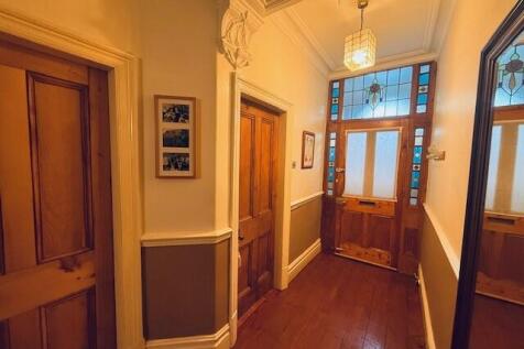 47 Garners Lane Hallway.jpg