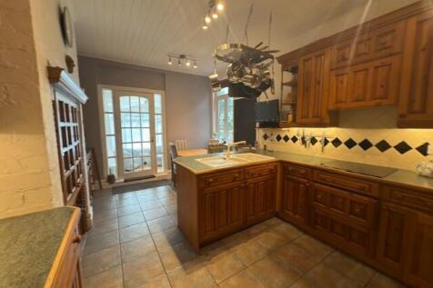 47 Garners Lane kitchen 2.jpg
