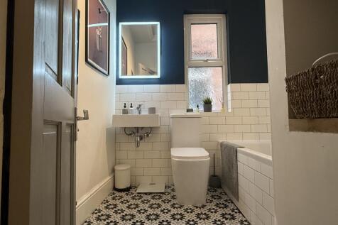 14, Ingleton Road 03/11/2025, 11:22 17 BATHROOM...