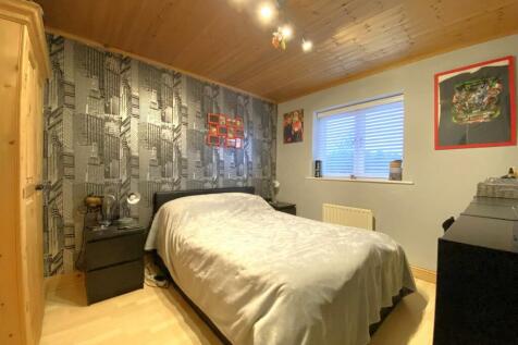 bed2.jpg