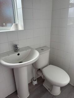 Shower/Bathroom