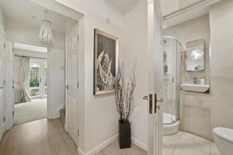 Hallway/ Ensuite