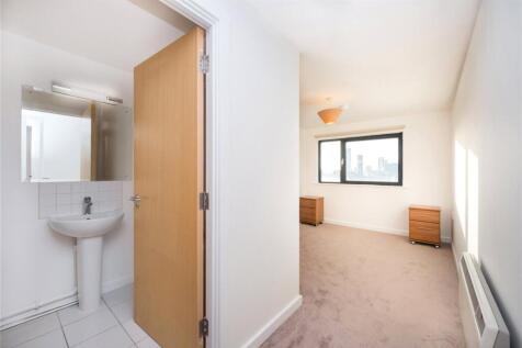 Bedroom/Bathroom