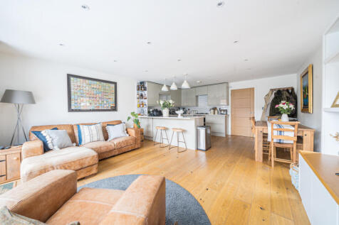 Kitchen/ Living