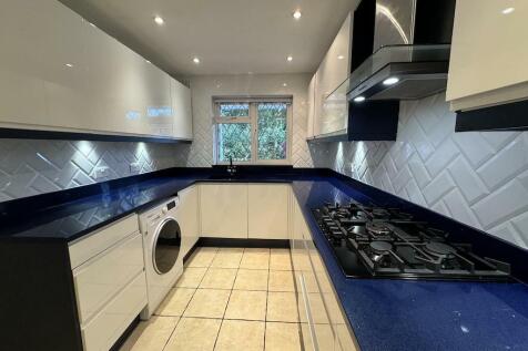 2 - Kitchen.jpg