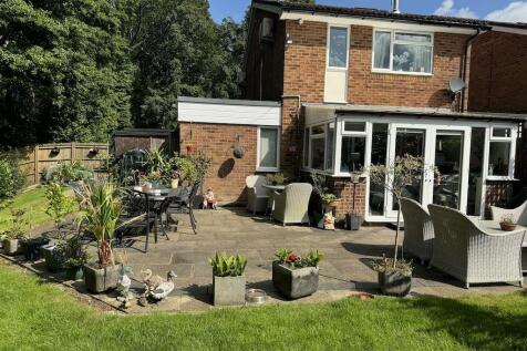 11 - Patio.jpg