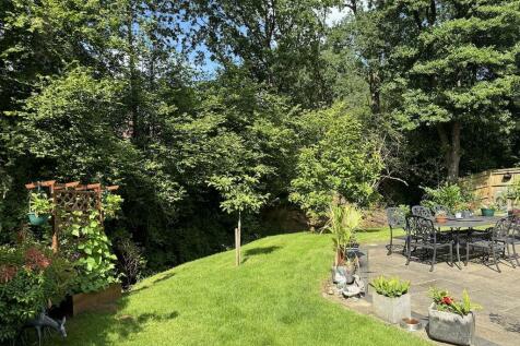 13 - Views to Woodland.jpg