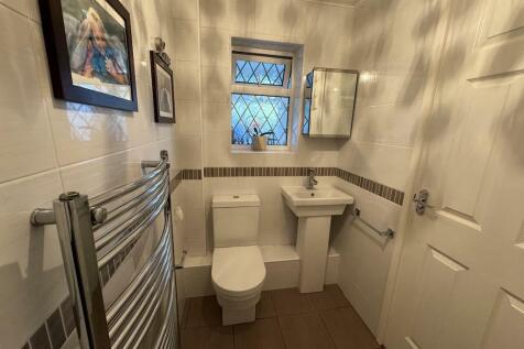 16 - Downstairs Shower Room.jpg