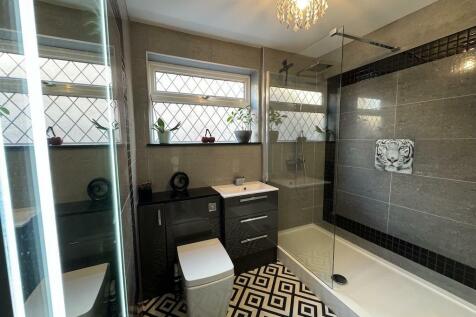 18 - Shower Room.jpg