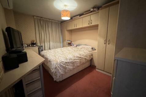 22 - Bedroom 2.jpg