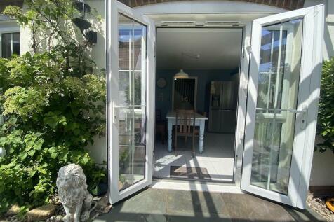 25 - Doors to Garden.jpg