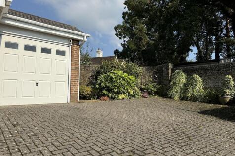 3 - Driveway.jpg