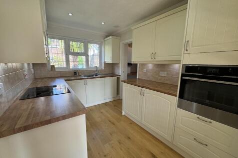 9 - Kitchen.jpg