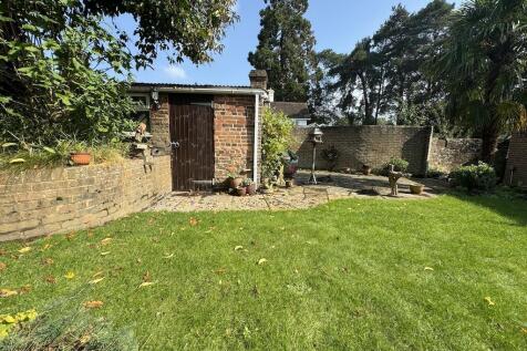 21 - Rear Garden.jpg