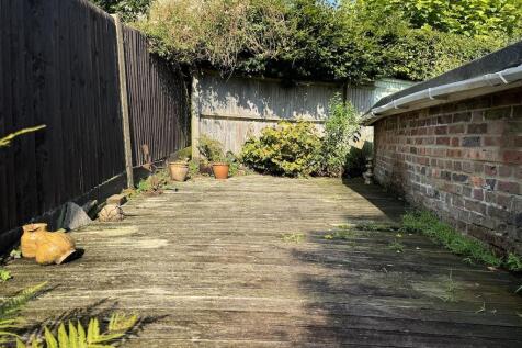 23 - Sunny Decked area.jpg
